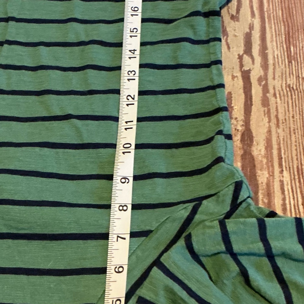 White House Black Market Green and Black Top - Picture 4 of 5